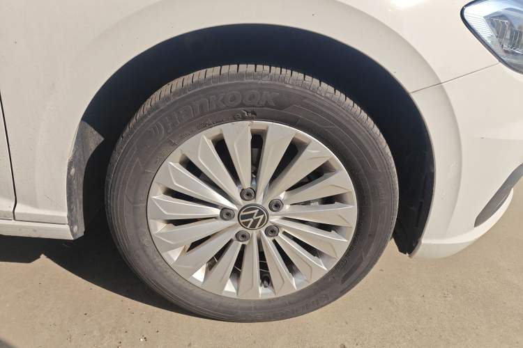 Used Volkswagen Lavida 2021 1.5L Automatic Vision Edition Right Front Wheel Hub