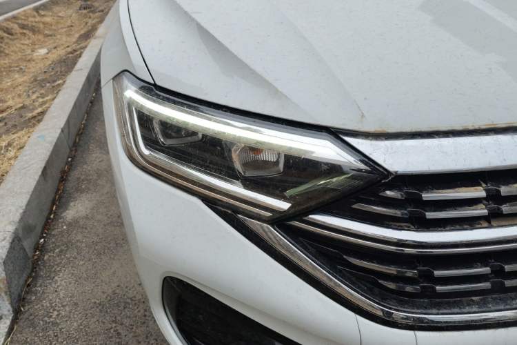 Used Volkswagen Sagitar 2023 300TSI DSG Excellence Edition Right Front Headlight