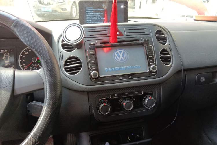 Used Volkswagen Tiguan 2012 1.8TSI Automatic Two-Wheel Drive Urban Edition Audio And AC Panel