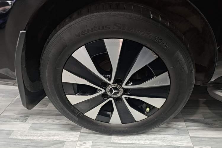 Used Mercedes-Benz Vito 2021 2.0T Elite Version 7 Seats Right Rear Wheel Hub