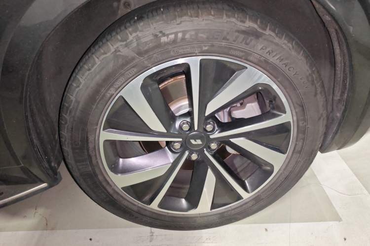 Used Li Auto ONE 2021 Extended-Range 6-Seater Version Right Front Wheel Hub