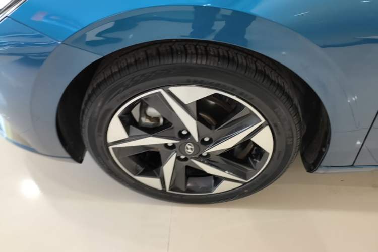 Used Hyundai Elantra 2021 1.5L CVT GLX Elite Edition Left Front Wheel Hub