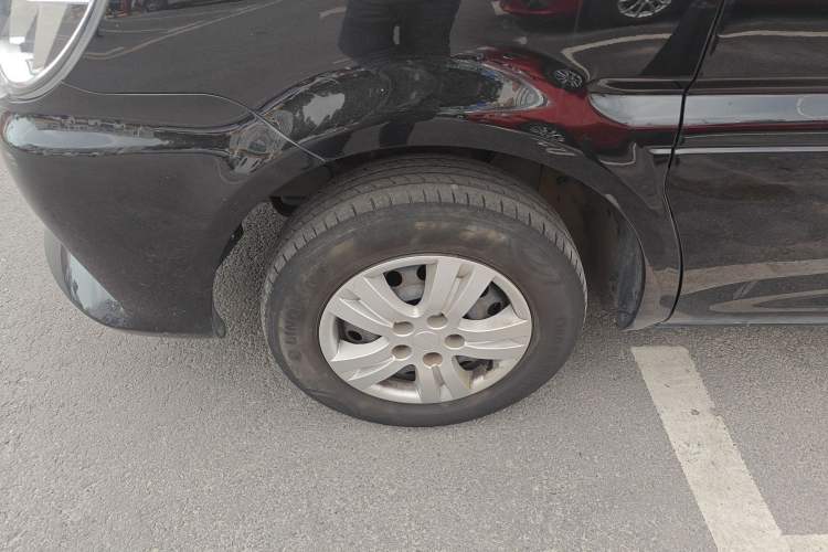 Used FORTHING Lingzhi 2023 M5L 1.6L Comfort Edition 7-Seater Exterior 4