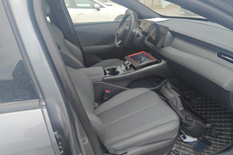 Used BYD Qin PLUS 2025 DM-i Smart Drive 55KM Leading Model Right Front Seat