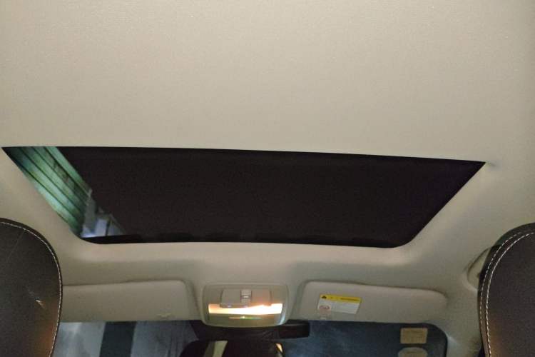 Used Roewe i5 2020 1.5L Automatic 4G Connect Luxury Flagship Edition
