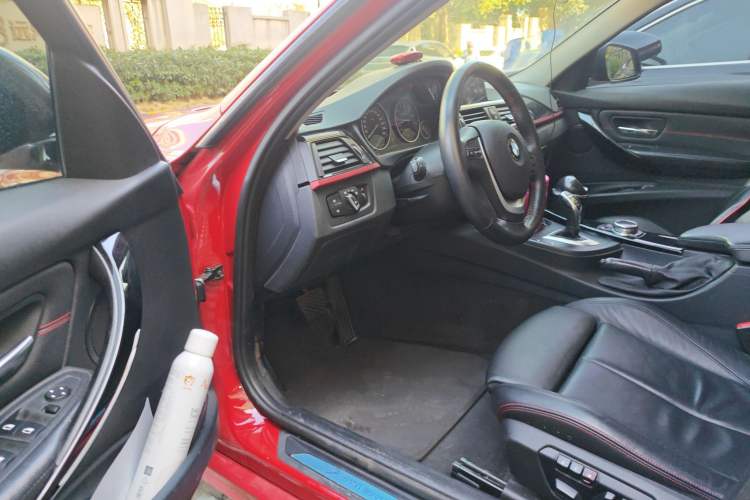 Used BMW 3 Series 2014 320i Sport Design Package
