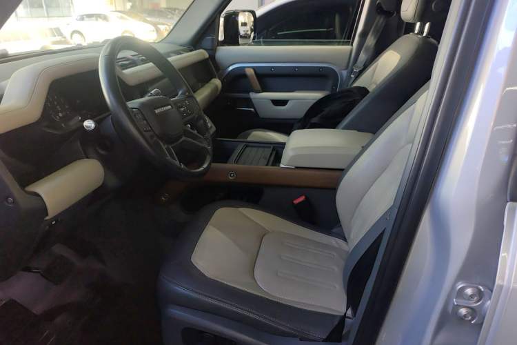 Used Land Rover Defender 2021 110 P400 X-DYNAMIC HSE Left Front Seat
