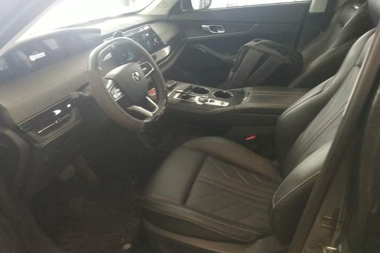 Used CHANGAN UNI-K 2023 2.0T Two-Wheel Drive YueShang Trim