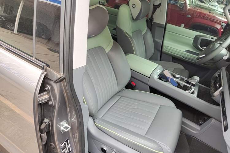 Used BAIC Off-Road BJ40 2024 2.0T All-New Urban Hunter Edition Chivalrous Style Right Front Seat