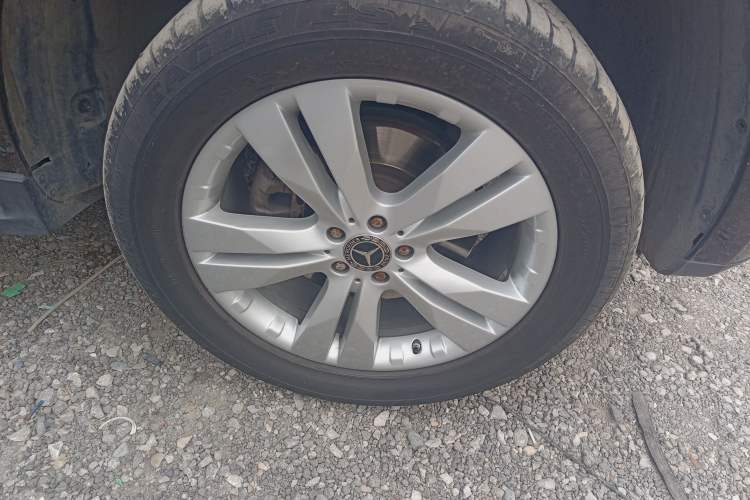 Used Mercedes-Benz GL-Class  Right Front Wheel Hub