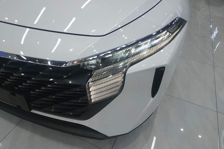 Used Venucia V 2021 260T Idol Edition
