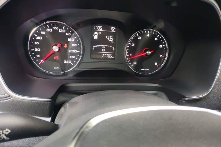 Used Roewe RX5 2018 20T Two-Wheel Drive Manual Internet Smart Edition
