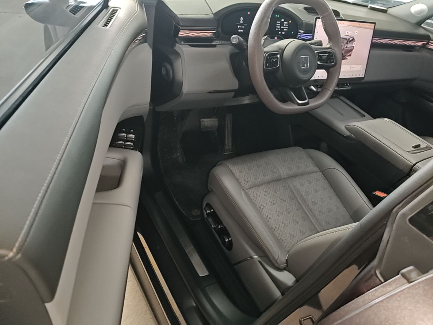 Zeekr 7X 2025 100 kWh Long-Range Rear-Wheel Drive with Intelligent Driving Features — снимка 18