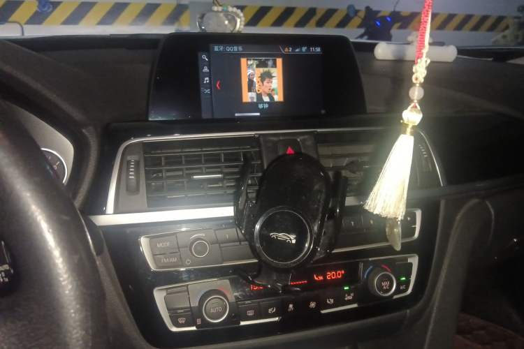 Used BMW 3 Series GT 2019 320i Sport Edition Audio And AC Panel