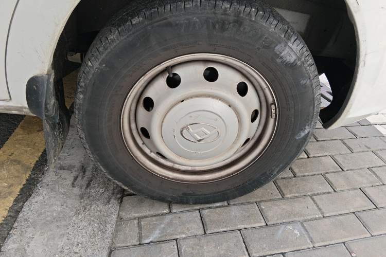 Used SAIC MAXUS Xintu V80 2023 2.0T AMT Classic Aoyuntong Short Wheelbase Ultra-Low Roof 7/8/9-Seater