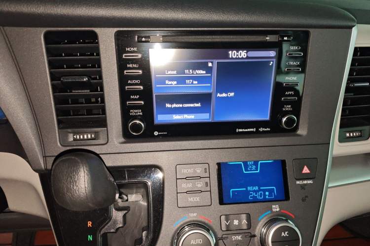 Used Toyota Sienna 2019 3.5L Two-Wheel Drive LE Trim 7 Seats U.S. Specification
