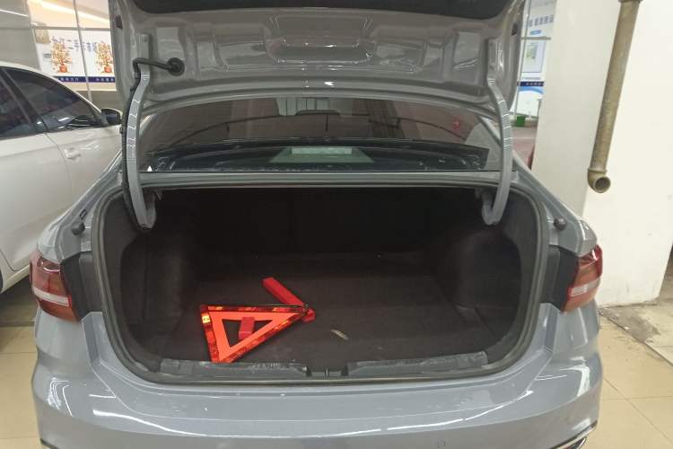 Used Volkswagen Lavida 2023 Revised Version 1.5L Automatic Starry Sky Edition – 5 Million Units Trunk