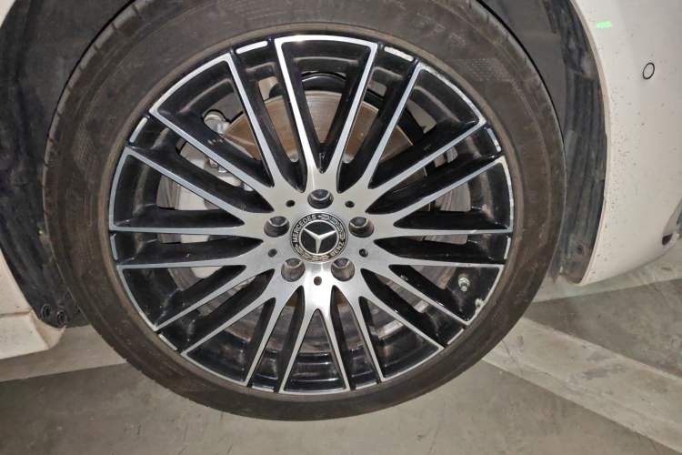 Used Mercedes-Benz C-Class 2024 Restyled C 260 L Sport Edition Right Front Wheel Hub