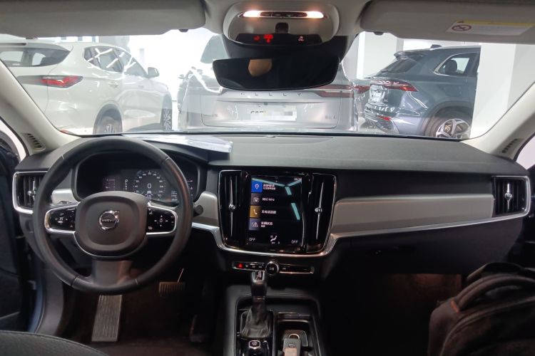 Used Volvo S90 2020 T4 SmartDrive Luxury Edition Center Console