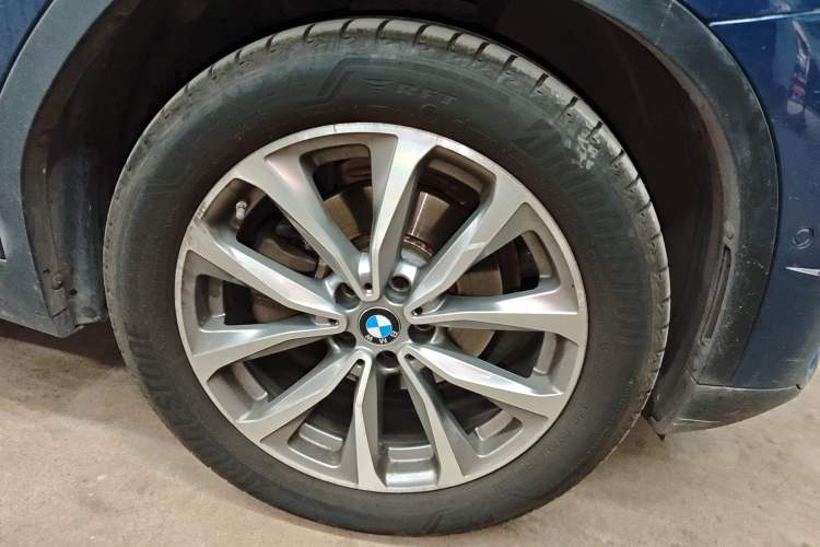 Used BMW X3 2020 xDrive25i Luxury Package Right Front Wheel Hub