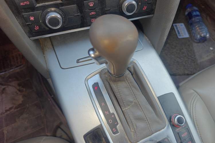 Used Audi A6L 2011 2.0 TFSI Automatic Standard Edition Gear Lever