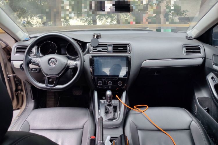 Used Volkswagen Sagitar 2017 1.6L Automatic Comfort Model Center Console
