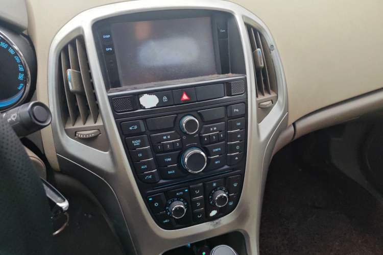 Used Buick GT 2013 GT 1.6L Automatic Fashion Edition Audio And AC Panel