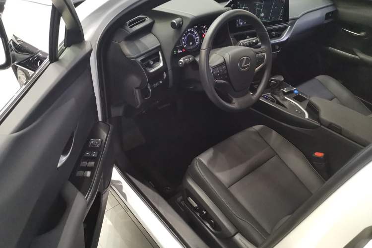 Used Lexus UX 2022 260h Explore-Edition
