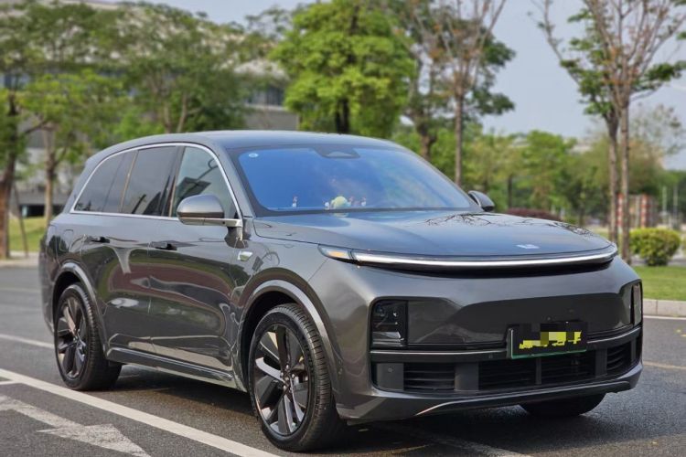 Used Li Auto L8 2023 Pro Model Front Right 45 Deg