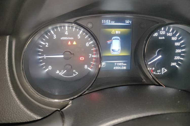 Used Nissan Qashqai 2016 2.0L CVT Luxury Edition Odometer Close Up