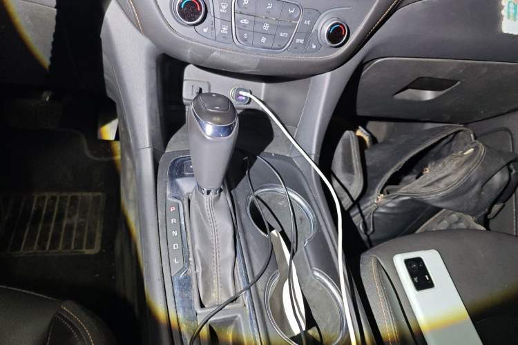 Used Chevrolet Equinox 2018 RS 550T Automatic All-Wheel-Drive Boundary Edition Gear Lever