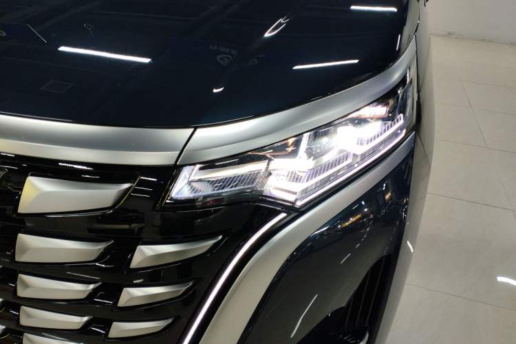 Used Denza D9 2022 DM-i 970 Four-Wheel Drive Flagship Model
