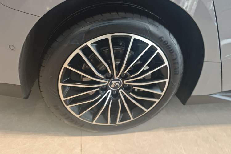 Used BYD Han 2025 DM-i Intelligent Driving Edition 125KM LiDAR Flagship Model Right Rear Wheel Hub