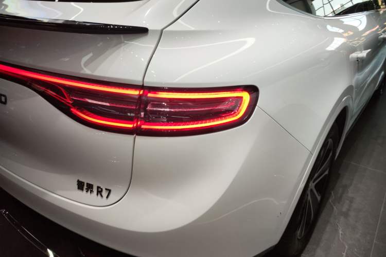 Used Hima Luxeed R7 2024 All-Electric 736 km Ultra Right Rear Taillight