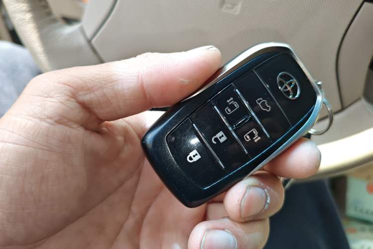 Used Toyota Previa 2012 3.5L 7-Seater Luxury Version Vehicle Key