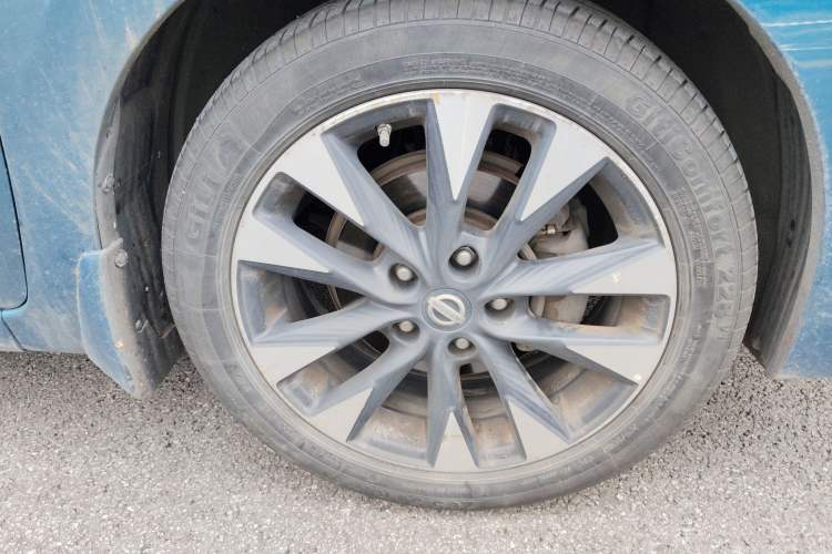 Used Nissan Lannia 2016 1.6L CVT Smart Cool Edition Right Front Wheel Hub