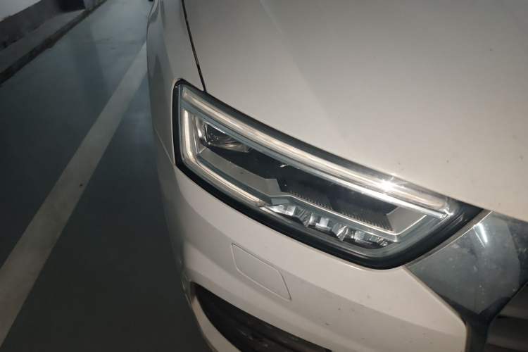 Used Audi Q3 2018 30th Anniversary Edition 30 TFSI Fashion Model Right Front Headlight