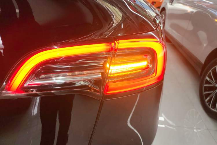 Used Tesla Model Y 2023 Rear-Wheel-Drive Version
