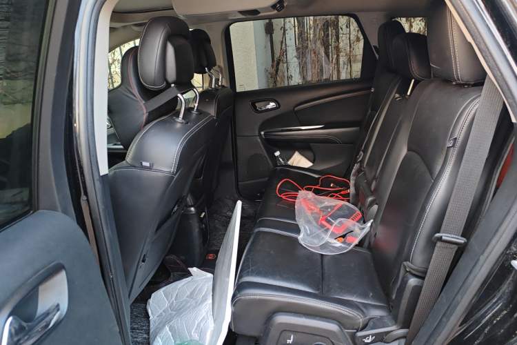 Used Dodge Journey 2013 2.4L Two-Wheel Drive Luxury Version