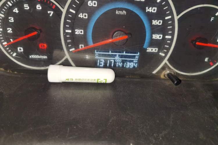 Used Wuling Rongguang V 2015 1.5L Base Version Odometer Close Up