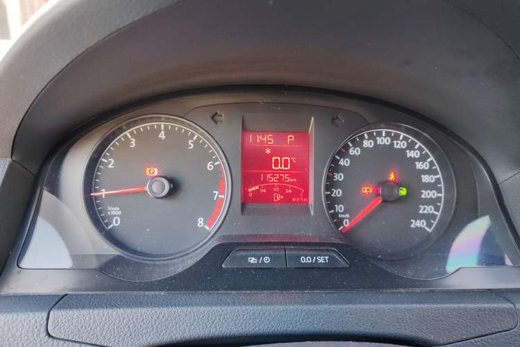 Used Volkswagen Santana 2015 1.6L Automatic Fashion Edition Instrument Cluster