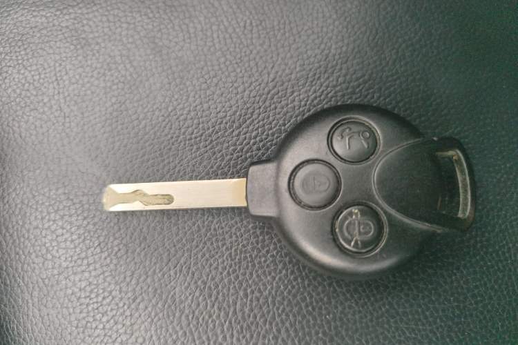 Used smart fortwo 2012 1.0T Convertible Passion Edition Vehicle Key