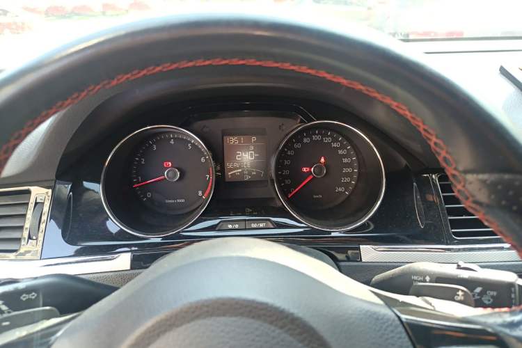 Used Volkswagen Bora 2014 1.4TSI Automatic Sportline Instrument Cluster