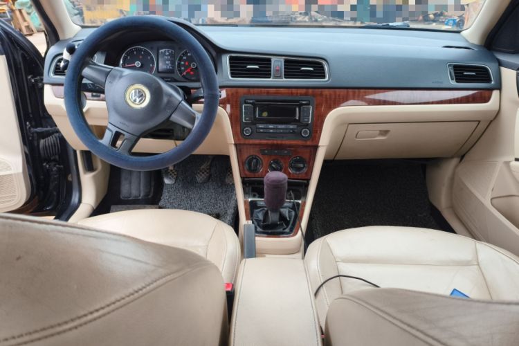 Used Volkswagen Lavida 2013 1.6L Manual Comfort Edition
