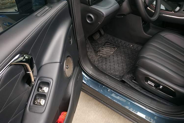 Used AION V 2024 Aion Tyrannosaurus 650 LiDAR Edition