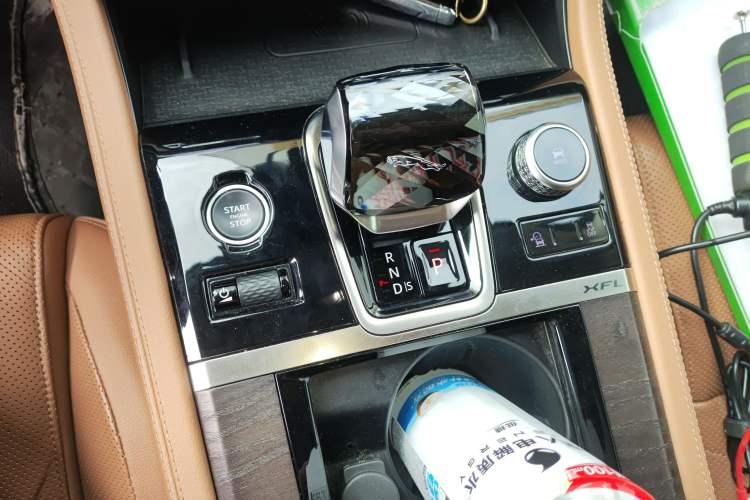 Used Jaguar XFL 2023 XFL 2.0T P250 Two-Wheel-Drive Luxury Deluxe Edition
