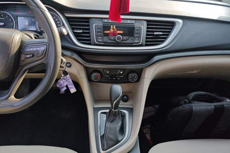 Used Buick GT 2017 15N Automatic Elite Version Audio And AC Panel