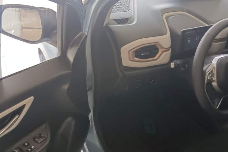 Used SOL E10X 2023 Anniversary Edition 301km Starry Sky 45kW Driver Seat