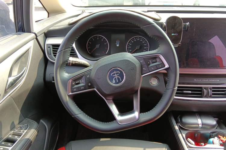 Used BYD Song MAX 2021 Upgraded Model 1.5T Automatic Flagship Version with 6 Seats Steering Wheel