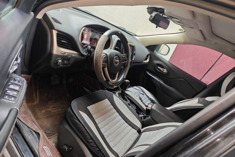 Used Jeep Cherokee 2016 2.0L Superior Edition